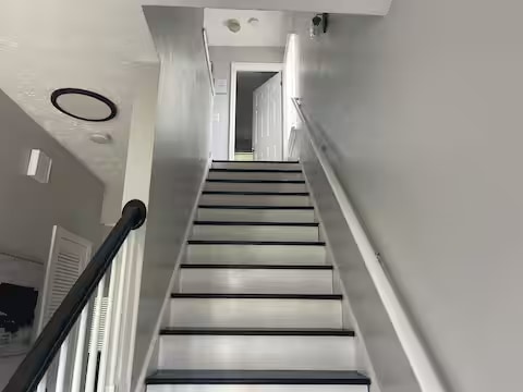 Building Photo - 5690 Hampton Ct