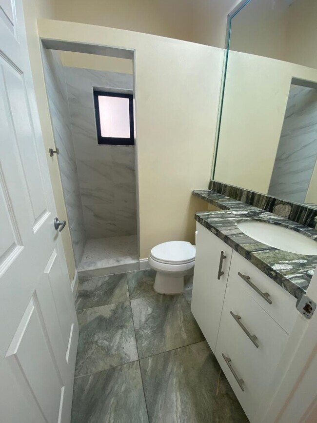 Building Photo - 3090 S Oakland Forest Dr