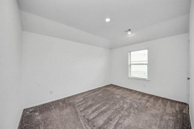 Building Photo - 24063 Hawthorn Lks Dr