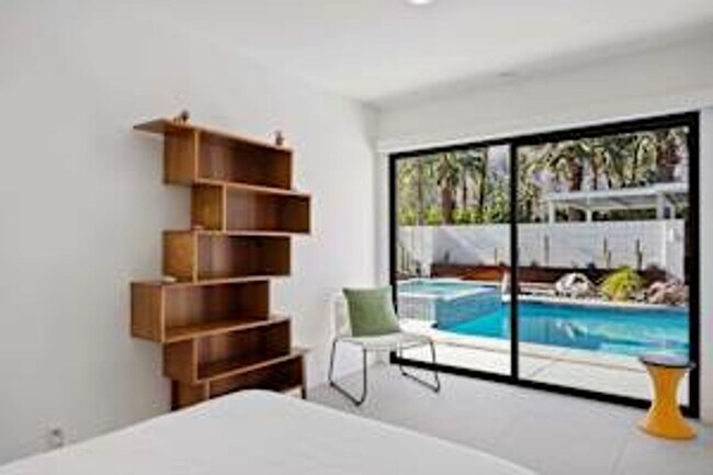 Building Photo - 5 bedroom 5 bath Available for Short Term ...