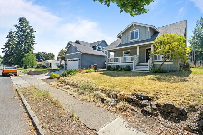 Building Photo - 3704 E 24th Ave