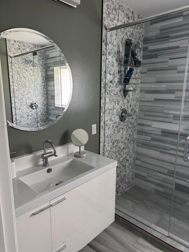 Building Photo - 2 bedroom in Hollywood FL 33020