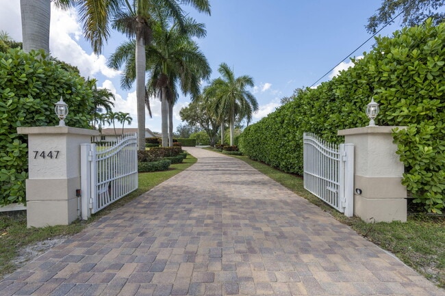 Building Photo - 7447 NW 82nd Terrace