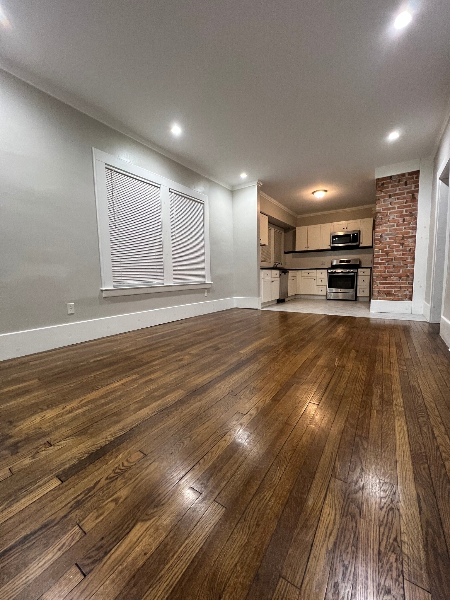 Building Photo - 7428 Dunedin St