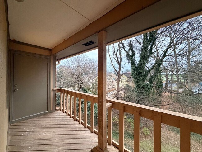 Building Photo - 174 Talmadge Dr