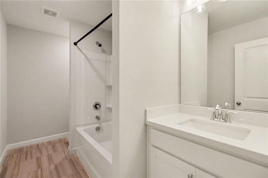 Building Photo - 545 Cresentry Brook