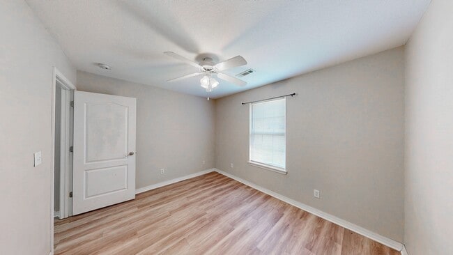 Building Photo - 5005 David Dr