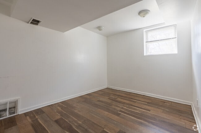 1BR, 1BA - 560SF - Bedroom - Brookhaven Apartments