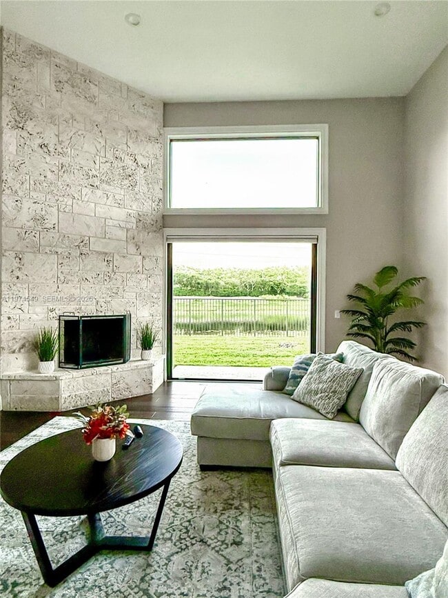 Building Photo - 400 Alexandra Cir