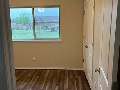 Building Photo - 1006 Tyler Ave NW