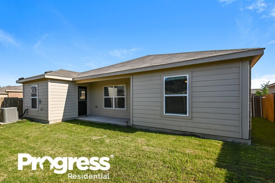 Building Photo - 1327 Chapman Dr