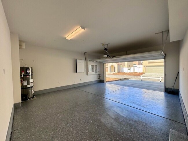 Building Photo - Brand new 4 bedroom Winchester home with a...