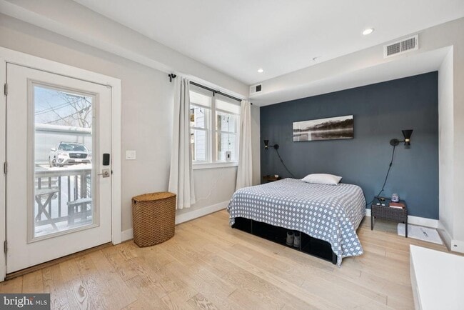 Building Photo - 1636 Trinidad Ave NE