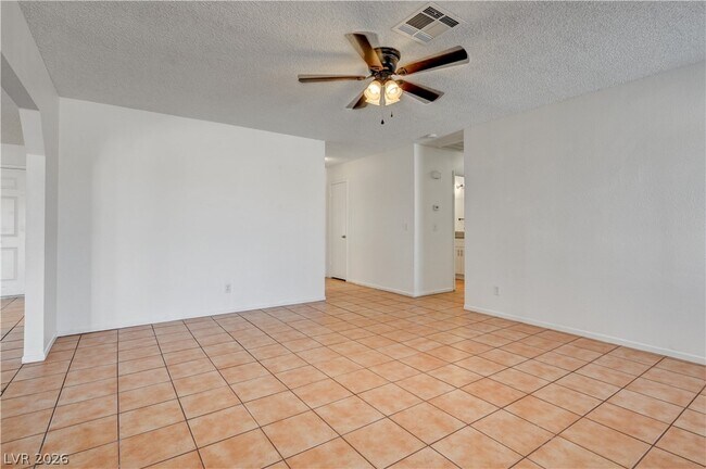 Building Photo - 707 Honeybee Ct