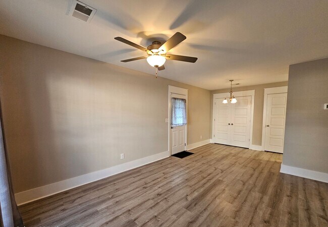 Building Photo - Beautiful updated 1 bedroom 1 bath in Conway