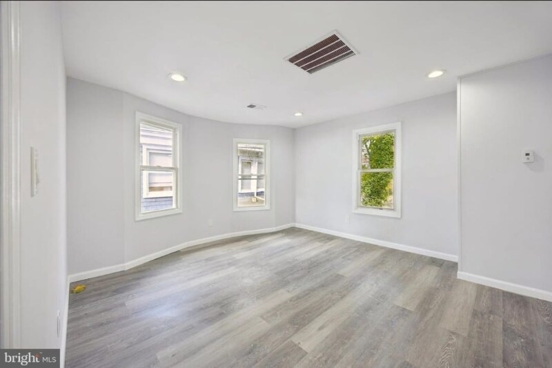 Building Photo - 566 Rutherford Ave