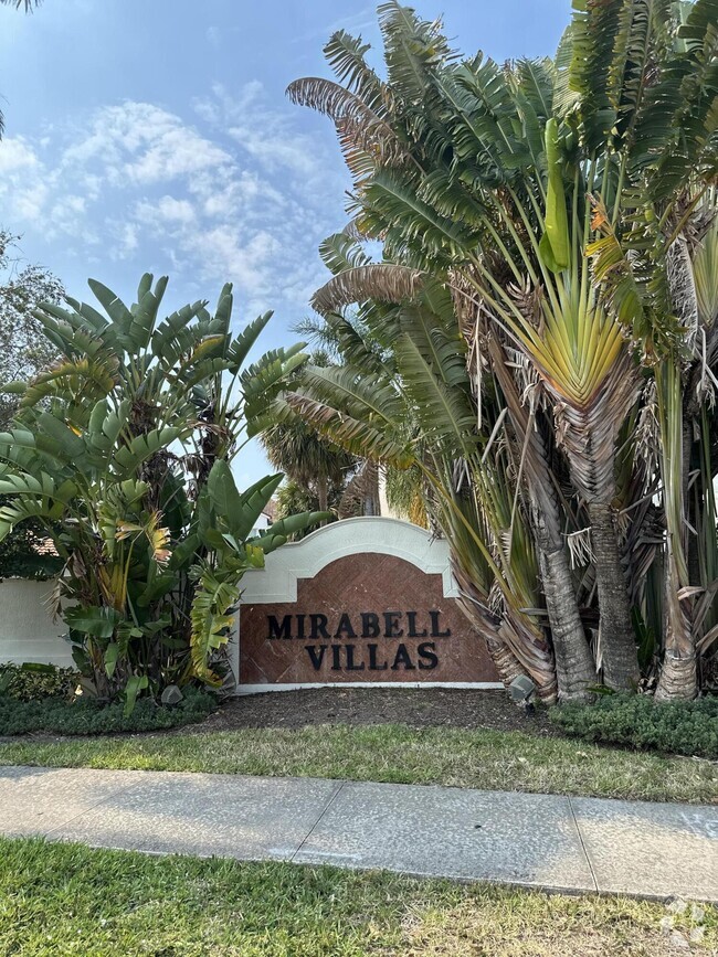 Building Photo - 805 Villa Cir