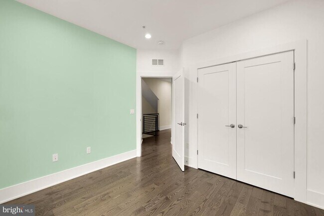 Building Photo - 153 Winsome Cir