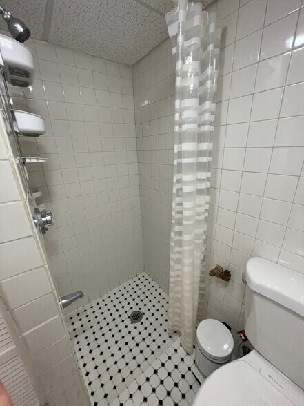 Building Photo - 96 Holland St