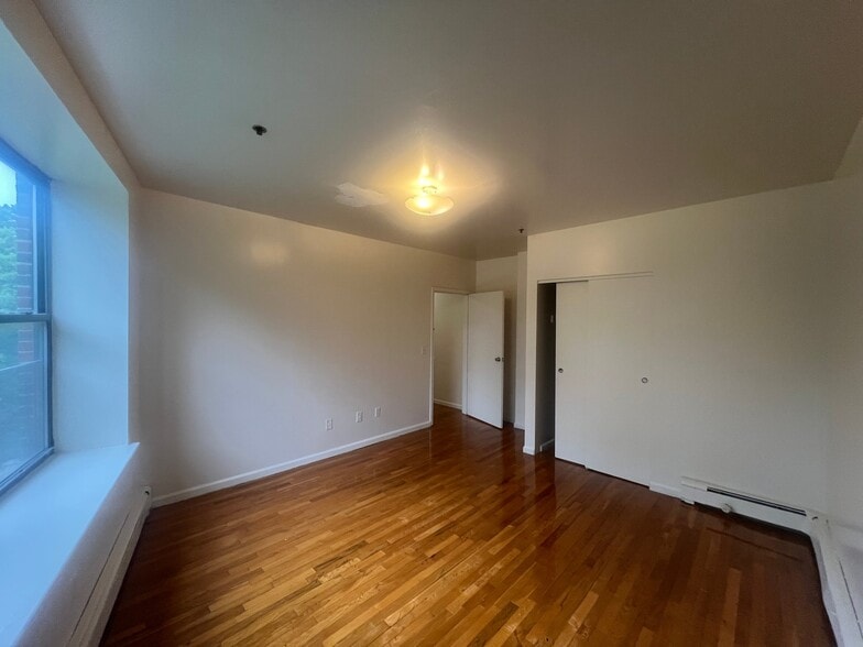 Building Photo - 1 Mapes Ave