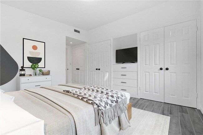 Building Photo - 5942 Graves Ave