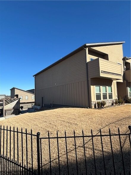 Building Photo - 2252 W Million Ln