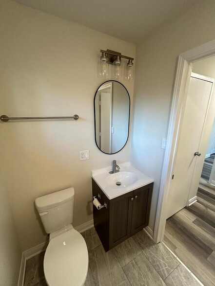 Bathroom 1 - 463 Lakewood Blvd