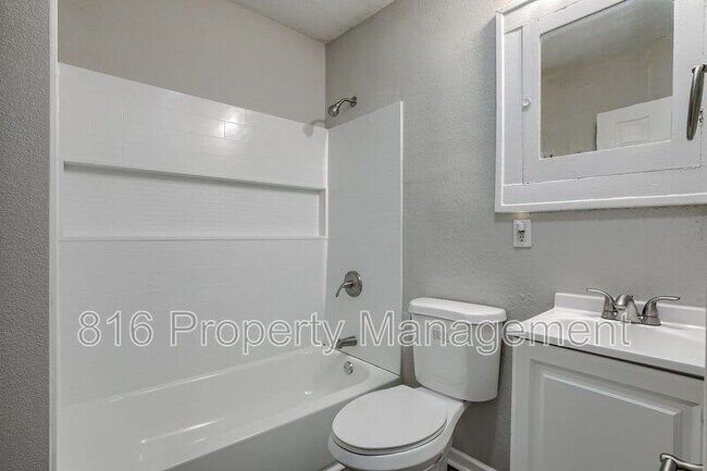 Building Photo - 3541 Mersington Ave