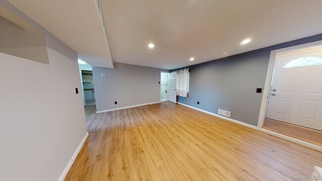 Building Photo - 511 Freeman Ave