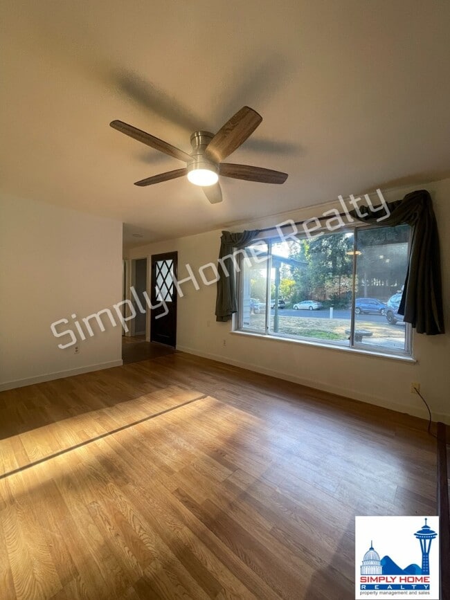 Building Photo - Private Cul-de-Sac Gem with Spacious Backyard!