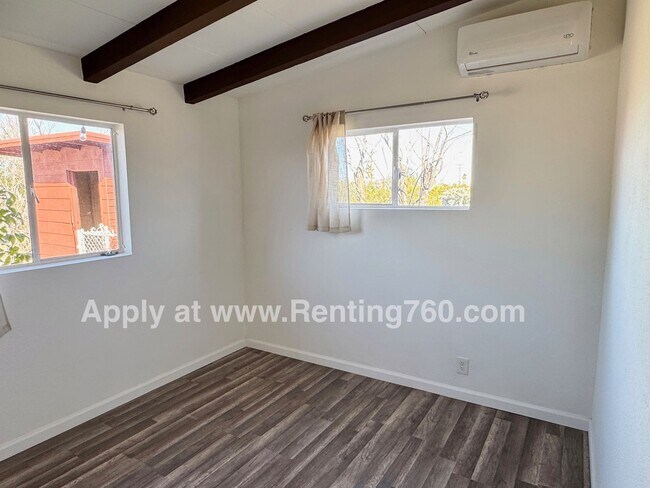 Building Photo - Updated 4 Bed 2 Bath Home!