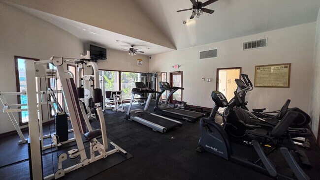 Building Photo - 1 Bedroom in Venetian Gated Community