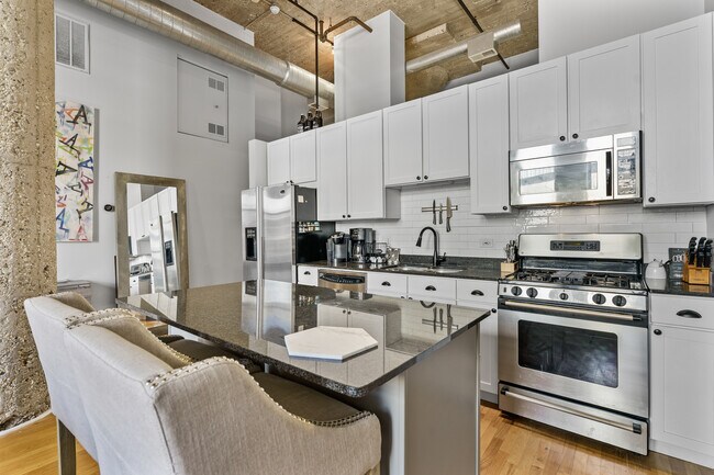 Building Photo - 758 N Larrabee St