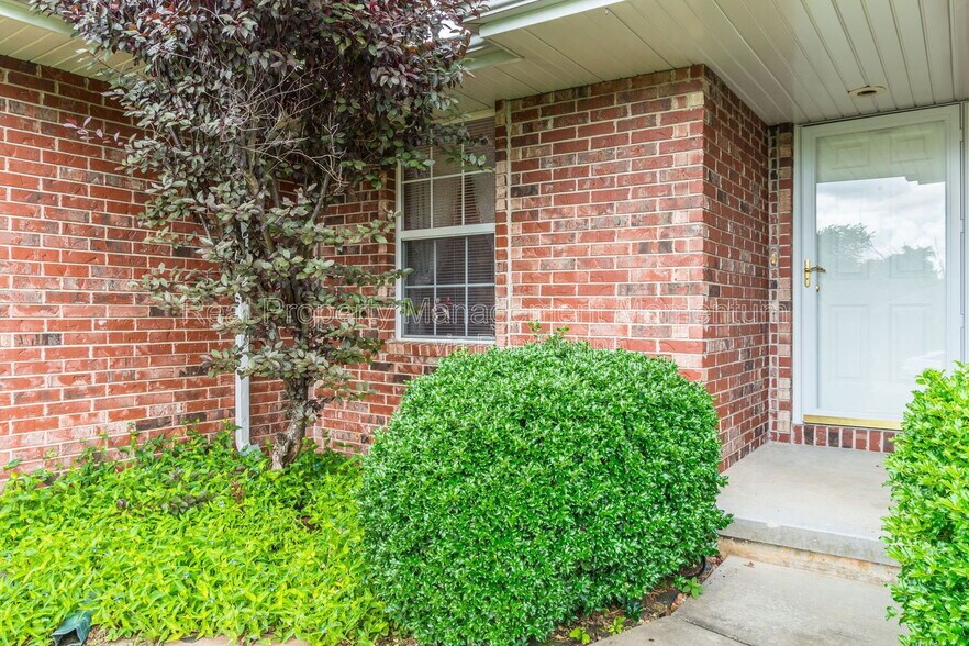 Building Photo - 3531 Leawood Ave