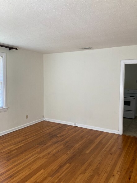 Building Photo - 1098 Cherry St