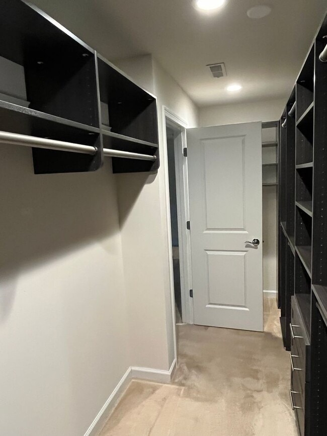 Building Photo - Large Executive 5 Br 3.5 Bath Home in Weymouth's Union Point Neighborhood