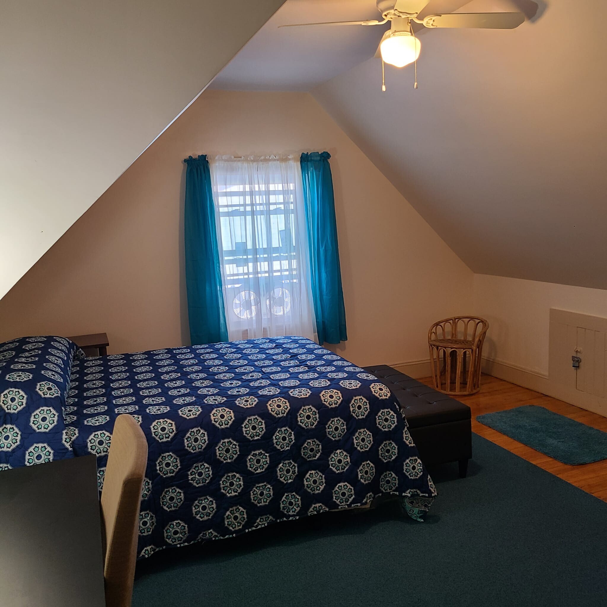 Building Photo - 35 Algonquin St