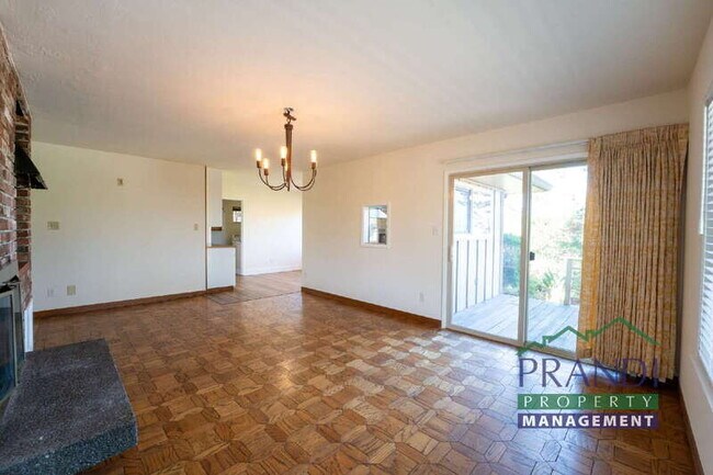 Building Photo - 20 Portola Ave