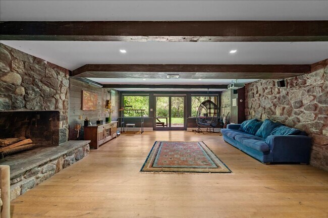 Building Photo - Stunning Updated Home with Private Pond Views in Chappaqua