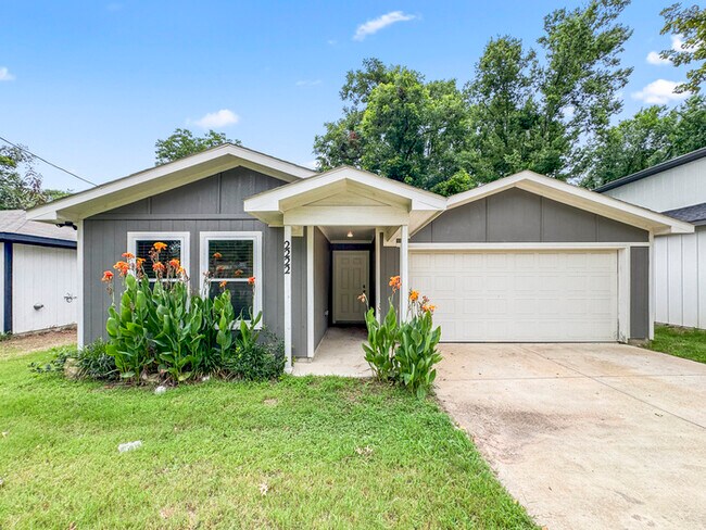 Building Photo - 2222 Echo Lake Dr