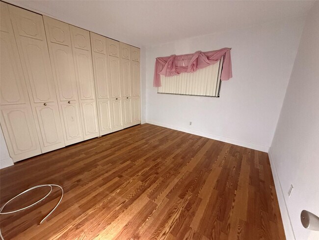 Building Photo - 3575 Brokenwoods Dr