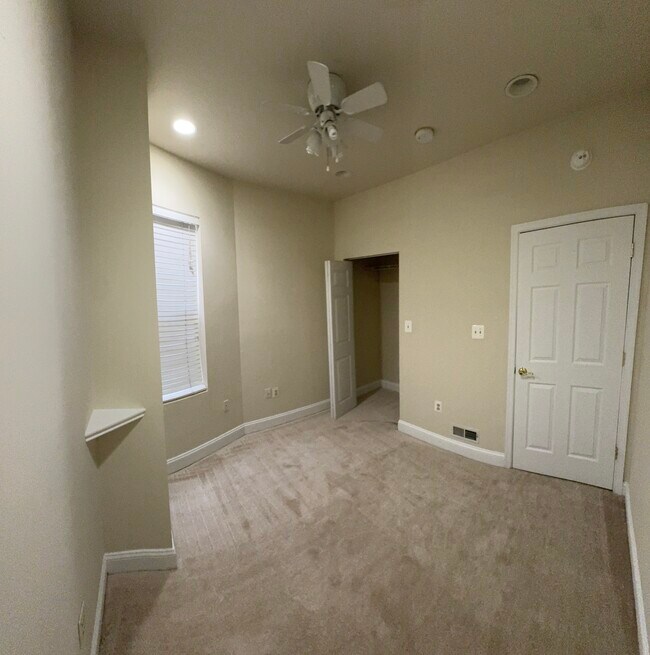 Building Photo - 760 Harvard St NW