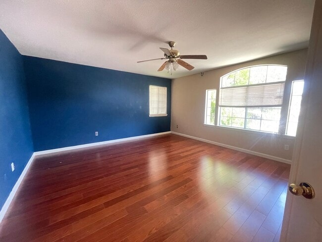 Building Photo - 959 Sterling Cir