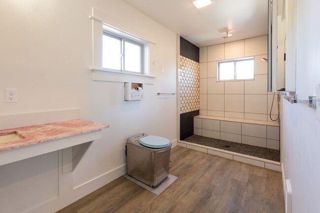 Building Photo - 546 Alaska Frontage Rd