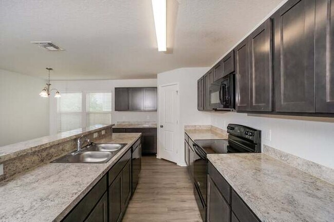 Building Photo - 9410 Somers Bend