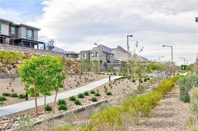 Building Photo - 527 Sonoma Range St