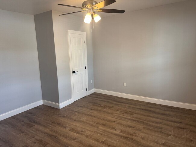 Building Photo - Large 4 bedroom West Tampa Bungalow