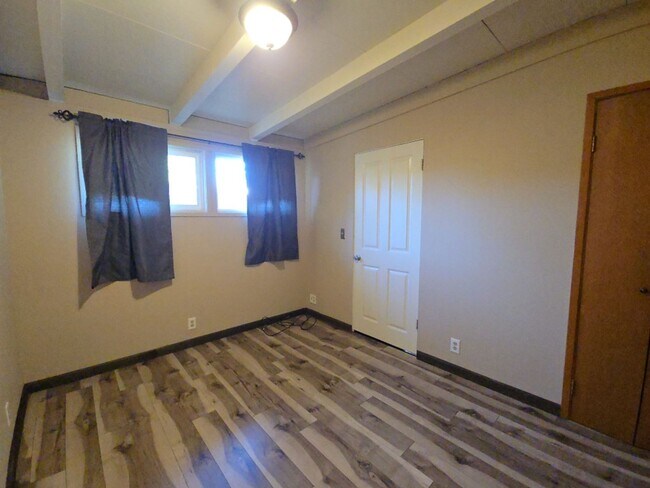 Building Photo - 4BR/2BA South Eureka Home!