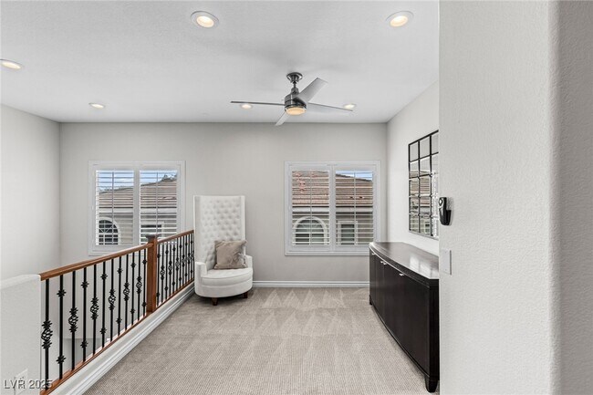 Building Photo - 275 Spectacular St