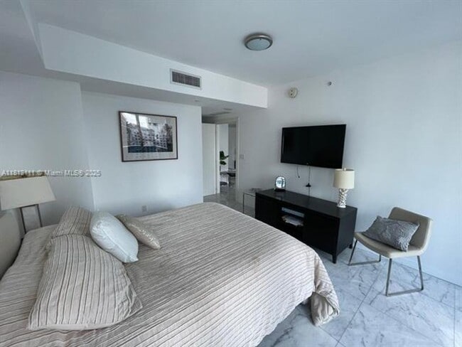 Building Photo - 200 Biscayne Blvd Way